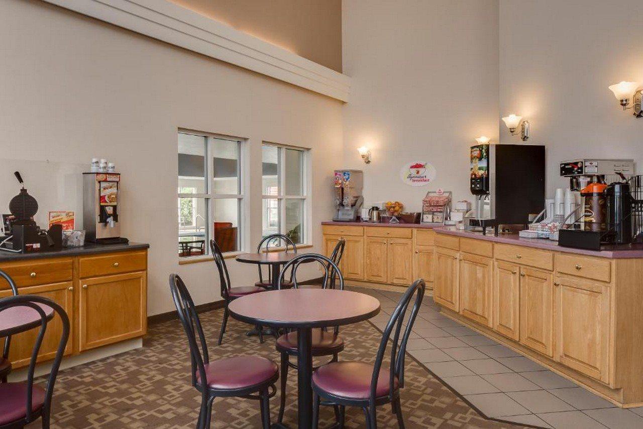 Super 8 By Wyndham Menomonie Wi Motel Ngoại thất bức ảnh