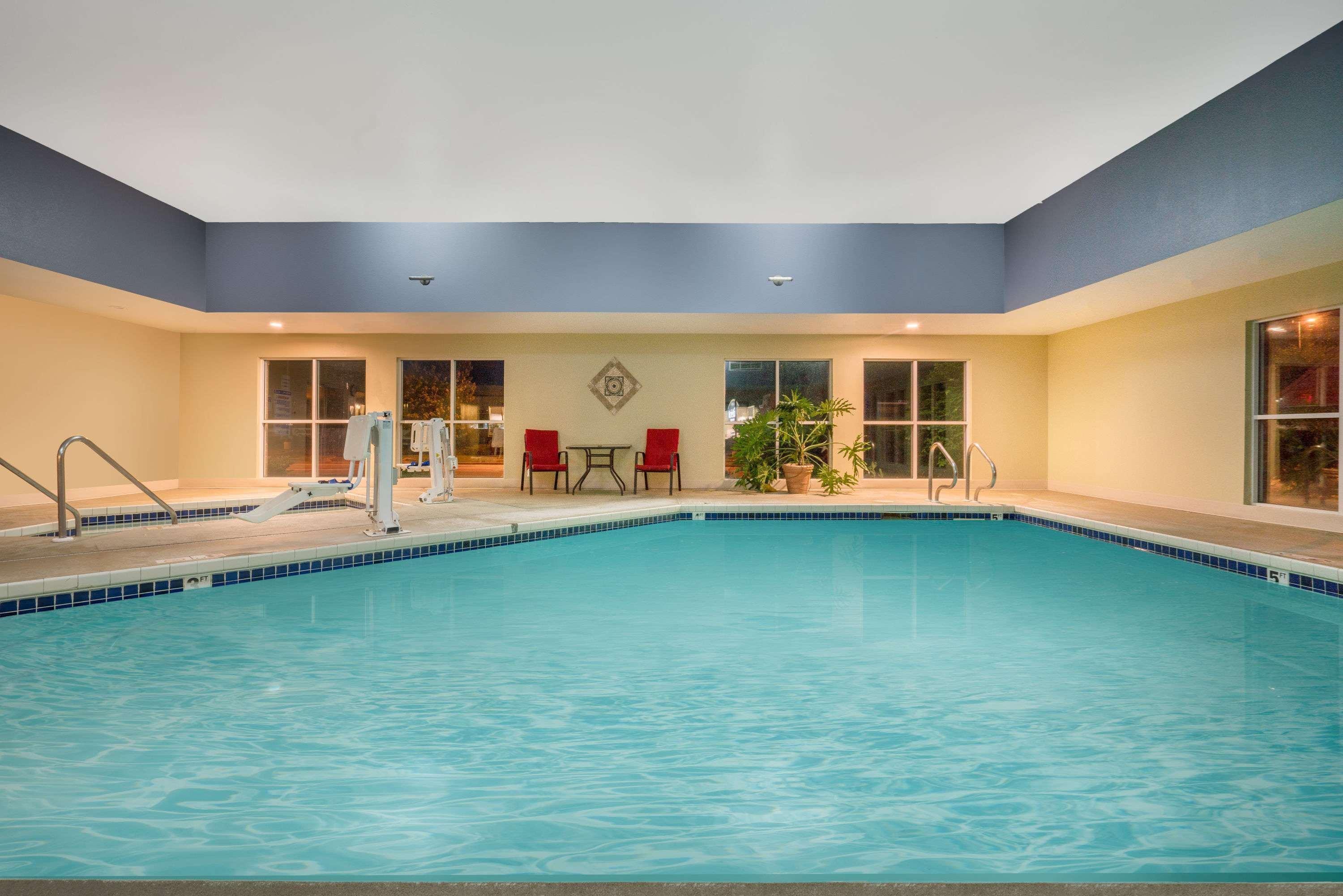 Super 8 By Wyndham Menomonie Wi Motel Ngoại thất bức ảnh