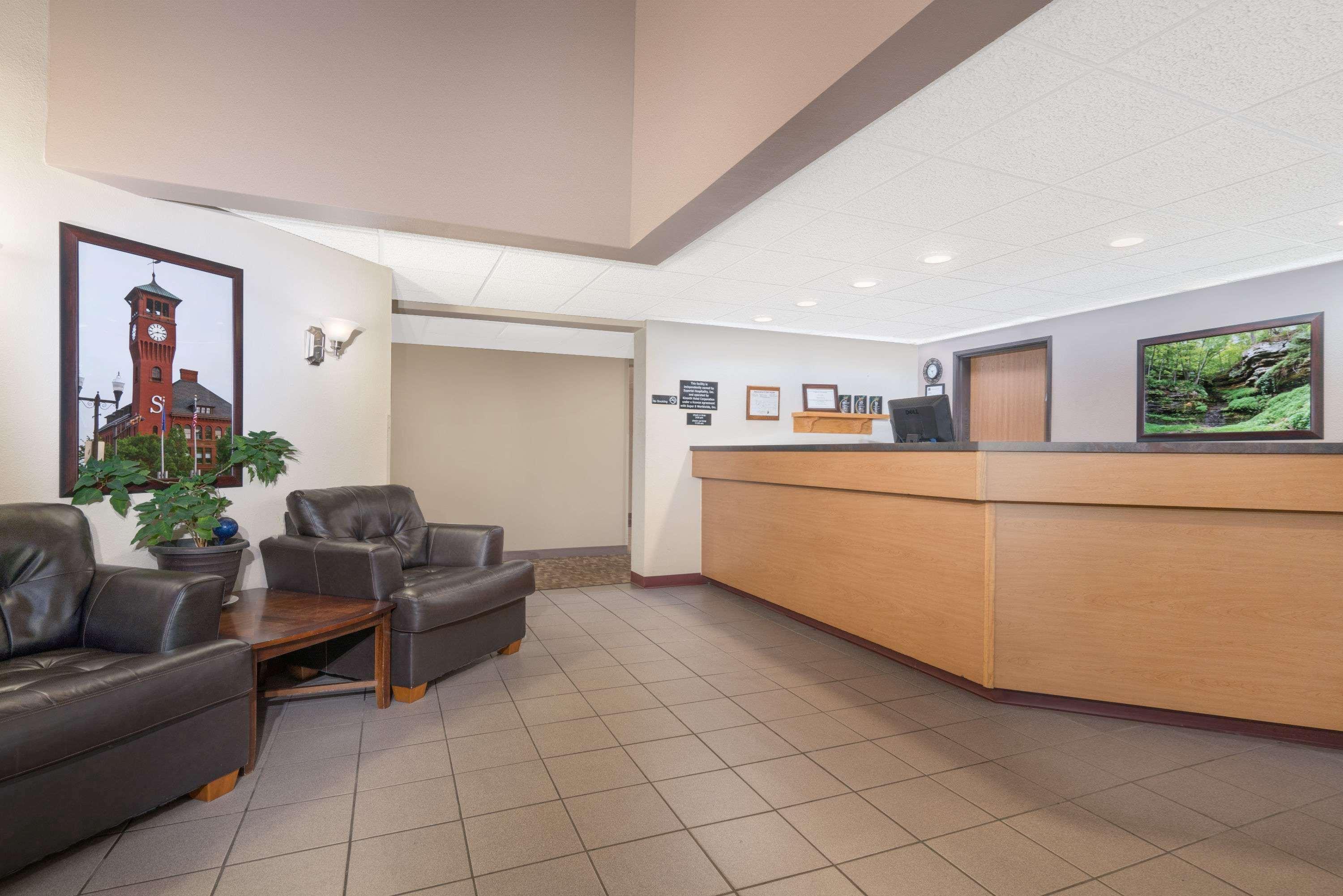 Super 8 By Wyndham Menomonie Wi Motel Ngoại thất bức ảnh