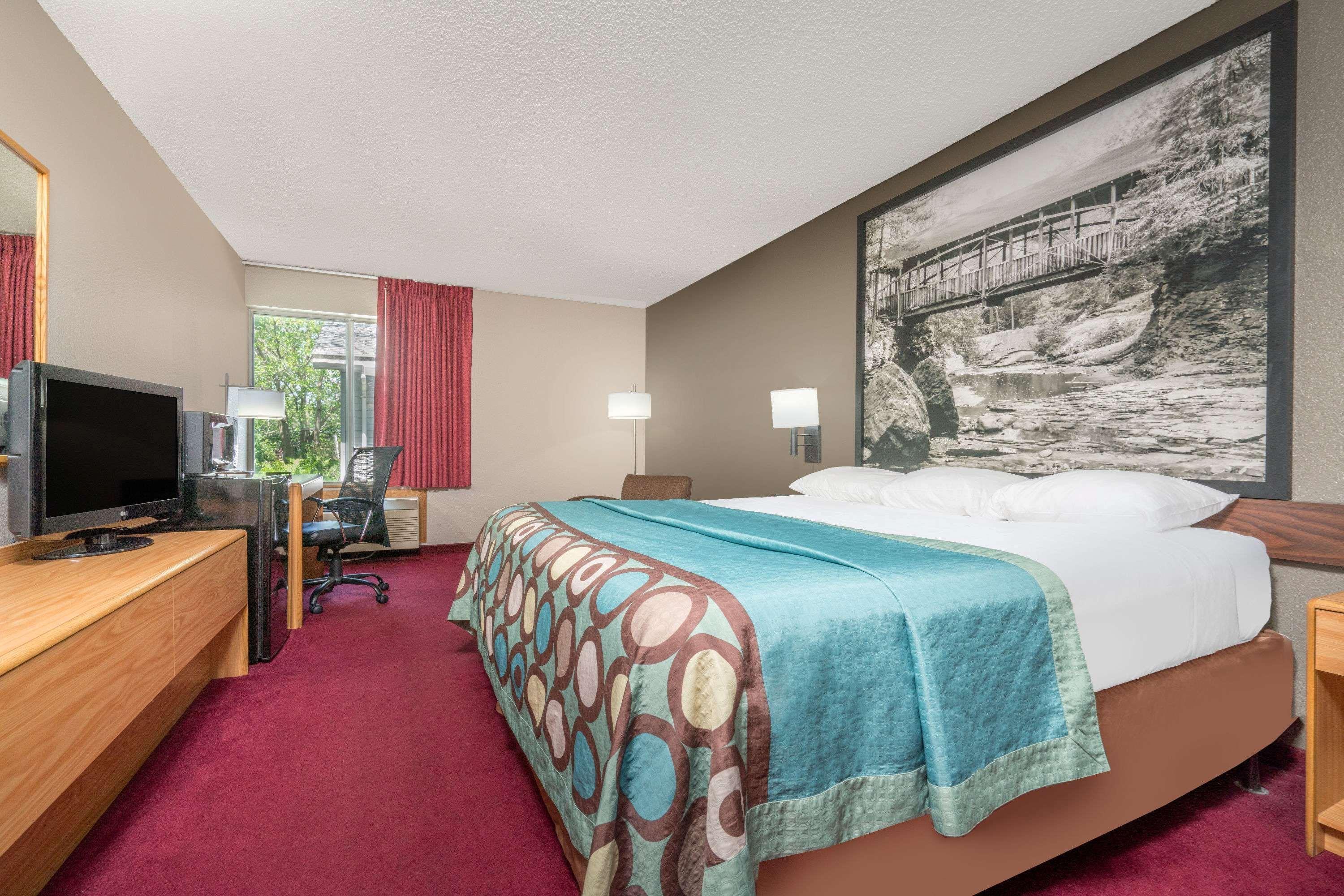 Super 8 By Wyndham Menomonie Wi Motel Ngoại thất bức ảnh