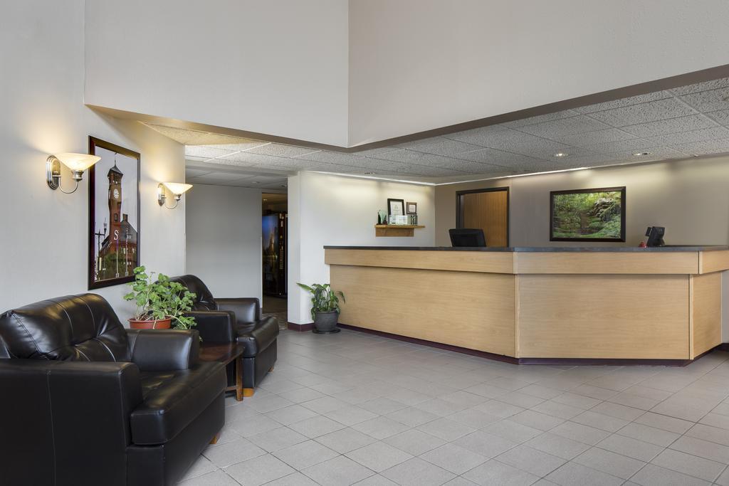 Super 8 By Wyndham Menomonie Wi Motel Ngoại thất bức ảnh
