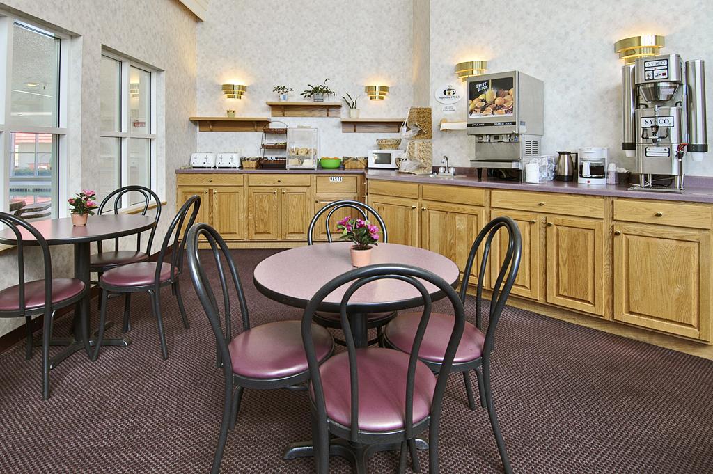 Super 8 By Wyndham Menomonie Wi Motel Ngoại thất bức ảnh