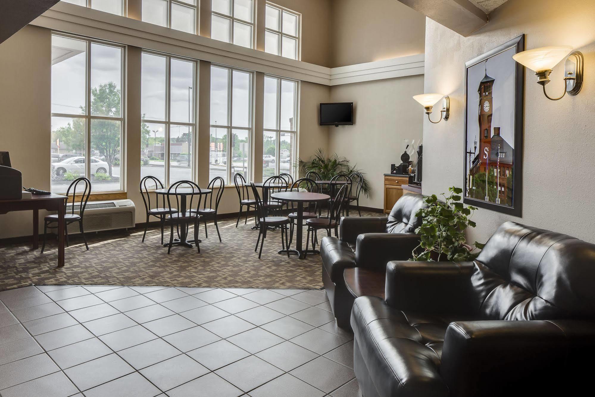 Super 8 By Wyndham Menomonie Wi Motel Ngoại thất bức ảnh